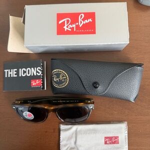 Ray-Ban New Wayfarer Polarized Sunglasses Brown Tortoise  RB2132 902/57 55